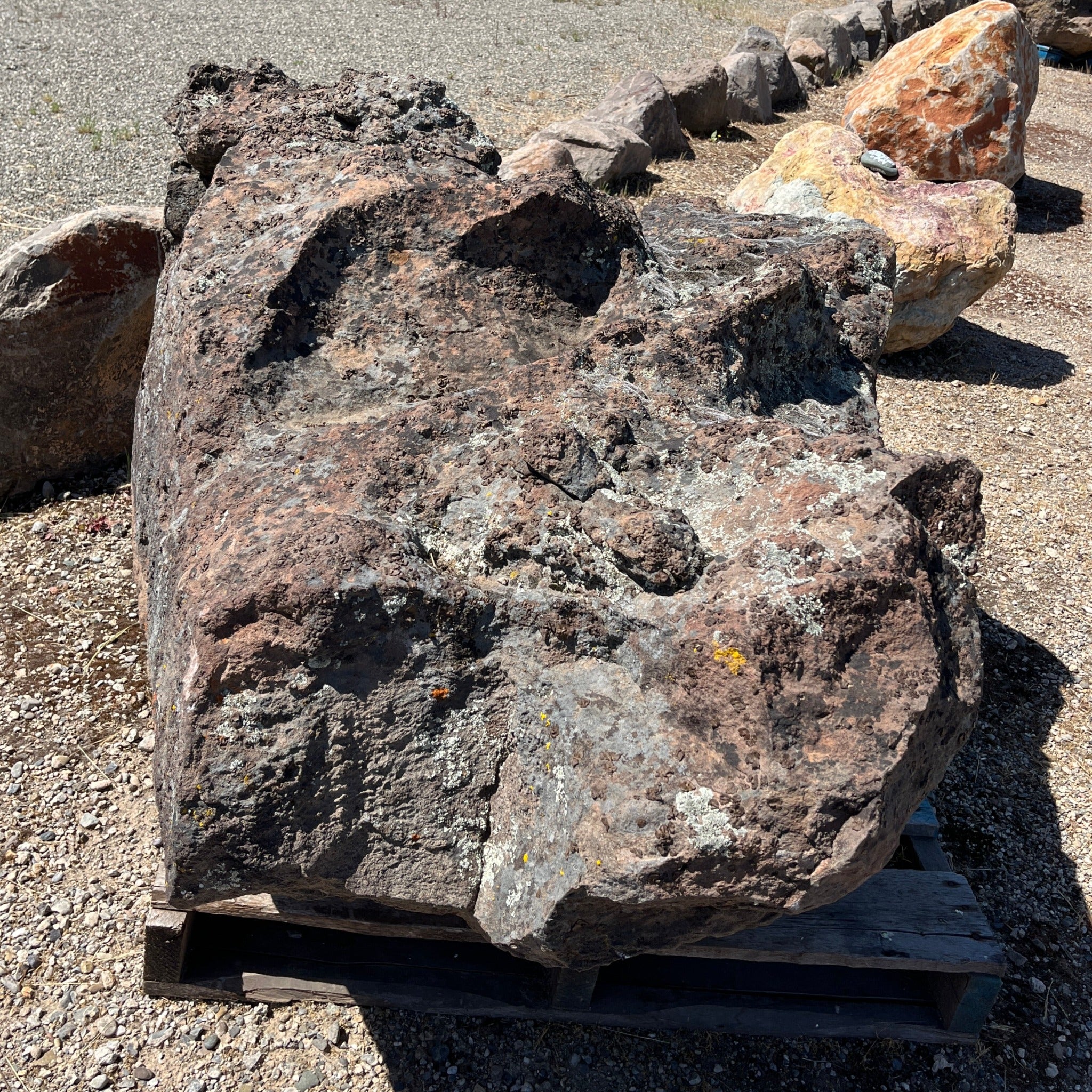 G Ranch Jumbo Moss Rock Boulder - 60061 – PRO Aggregate Stone