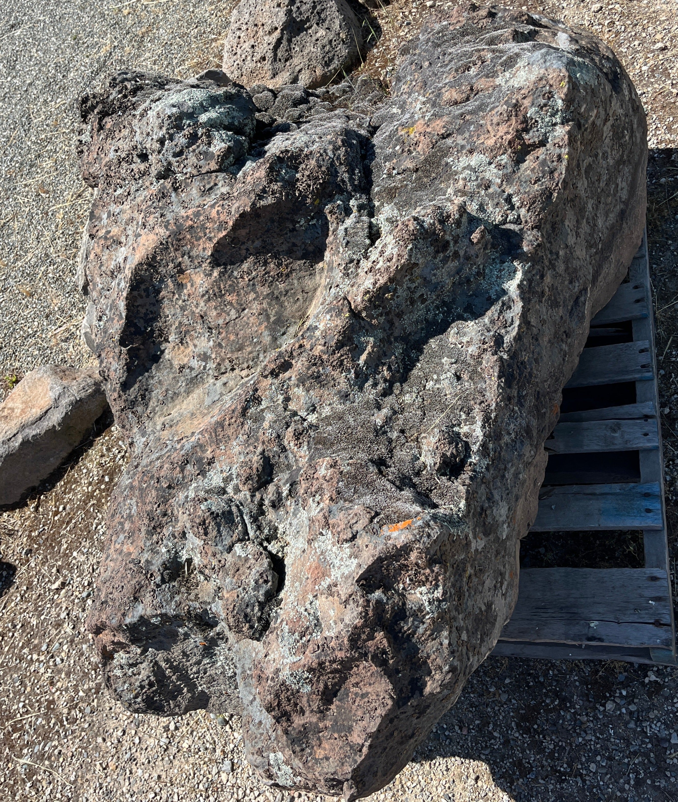 G Ranch Jumbo Moss Rock Boulder - 60061 – PRO Aggregate Stone